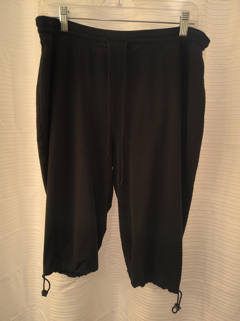 GreenTea Black Women's Drawstring Capri Joggers